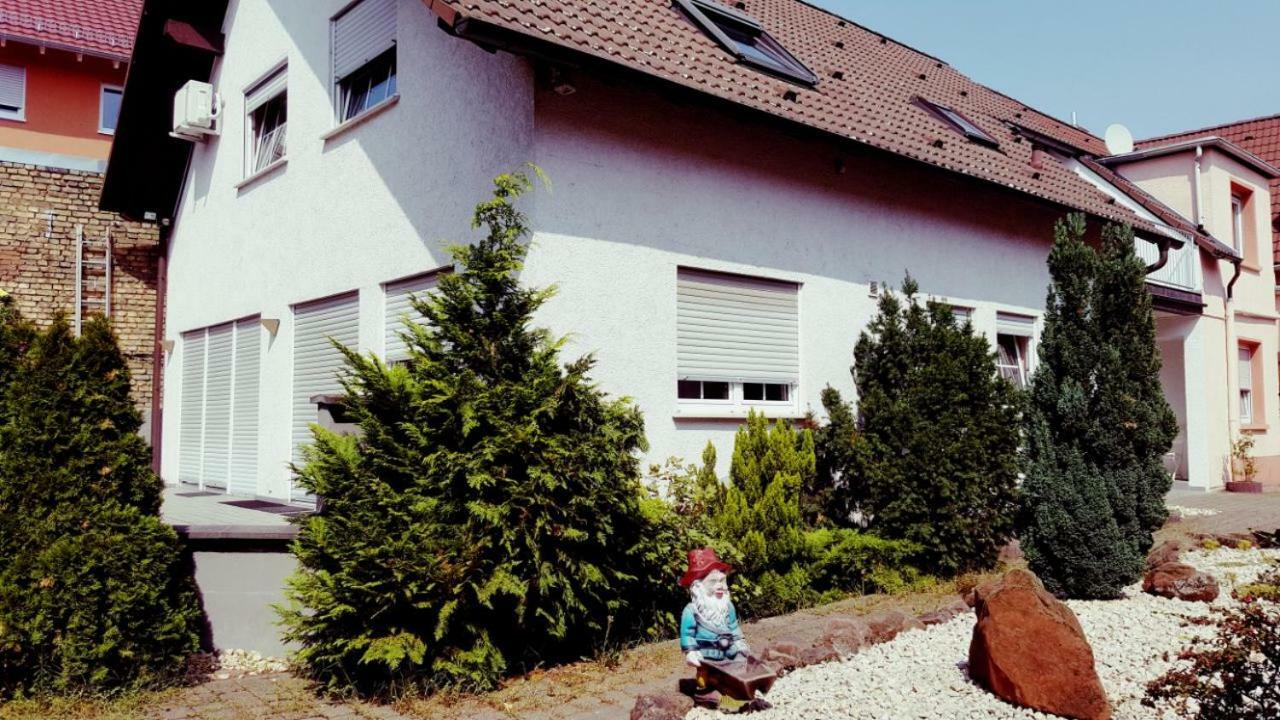 White House 'Privatzimmer' Mannheim Exterior foto