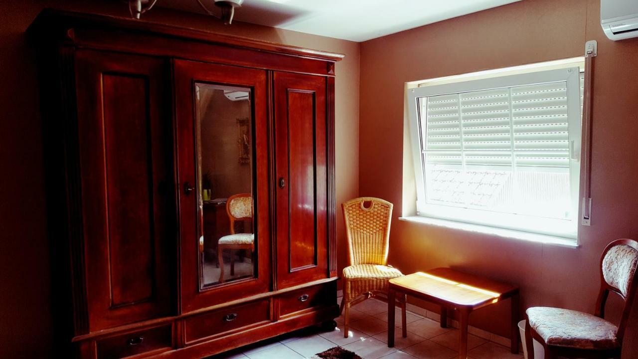 White House 'Privatzimmer' Mannheim Exterior foto