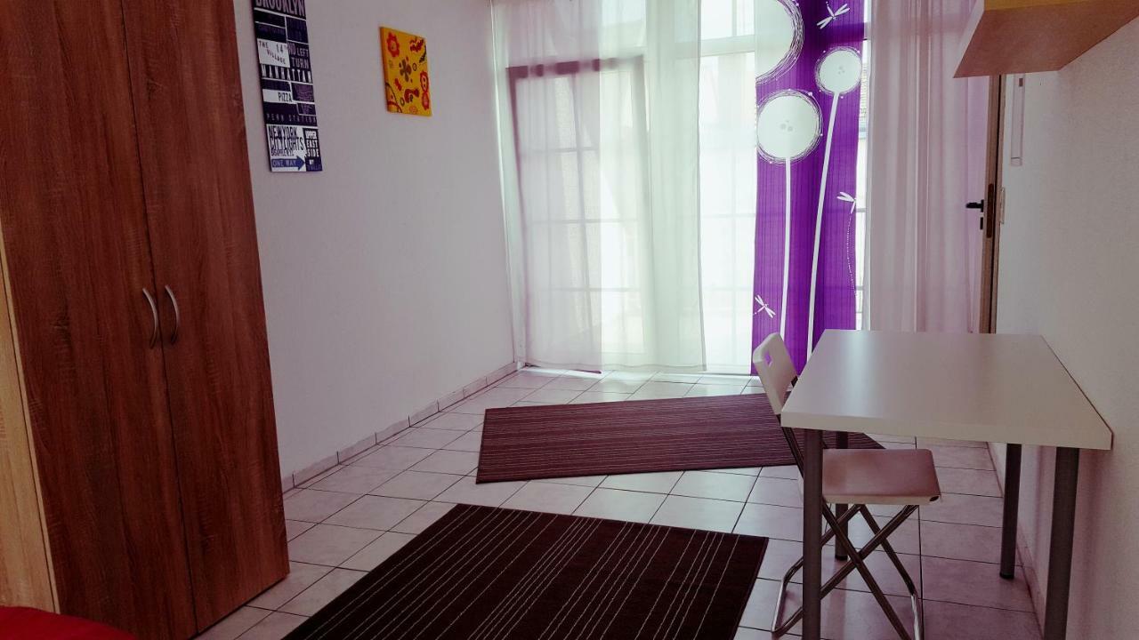 White House 'Privatzimmer' Mannheim Exterior foto