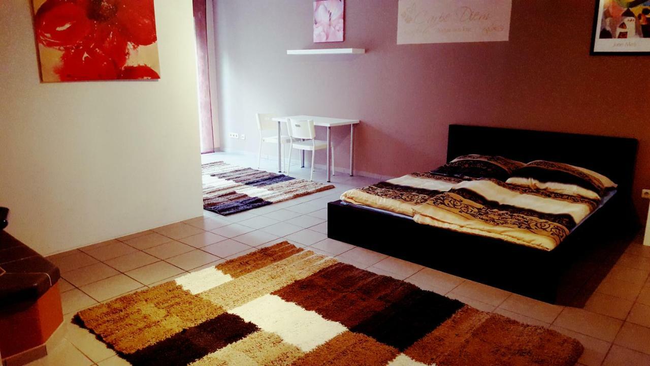 White House 'Privatzimmer' Mannheim Exterior foto