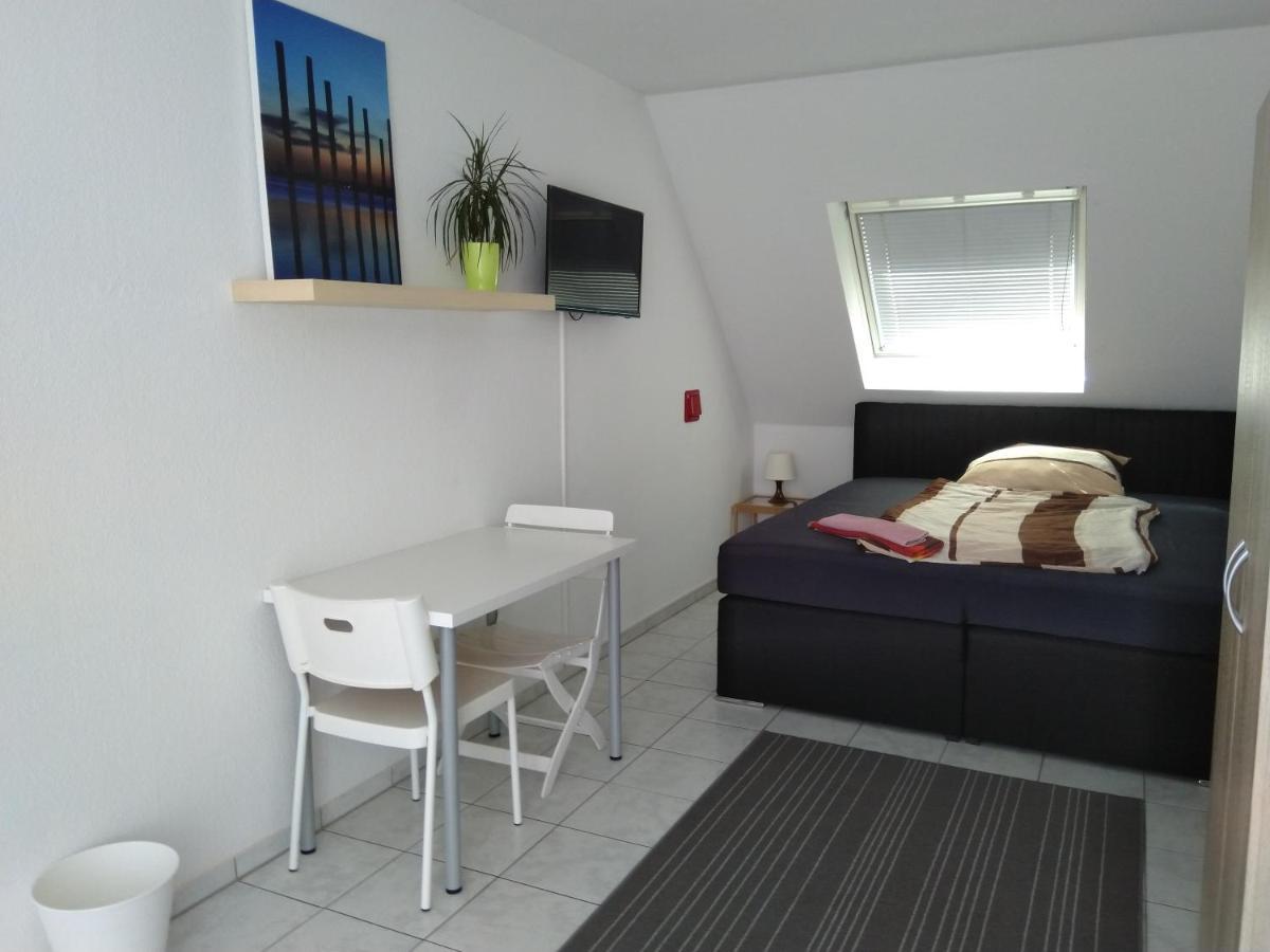 White House 'Privatzimmer' Mannheim Exterior foto