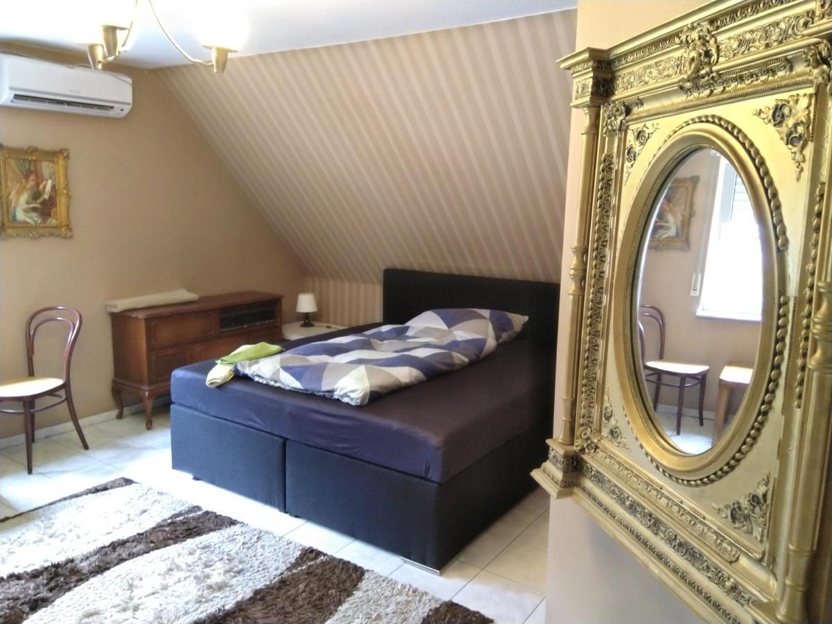 White House 'Privatzimmer' Mannheim Exterior foto